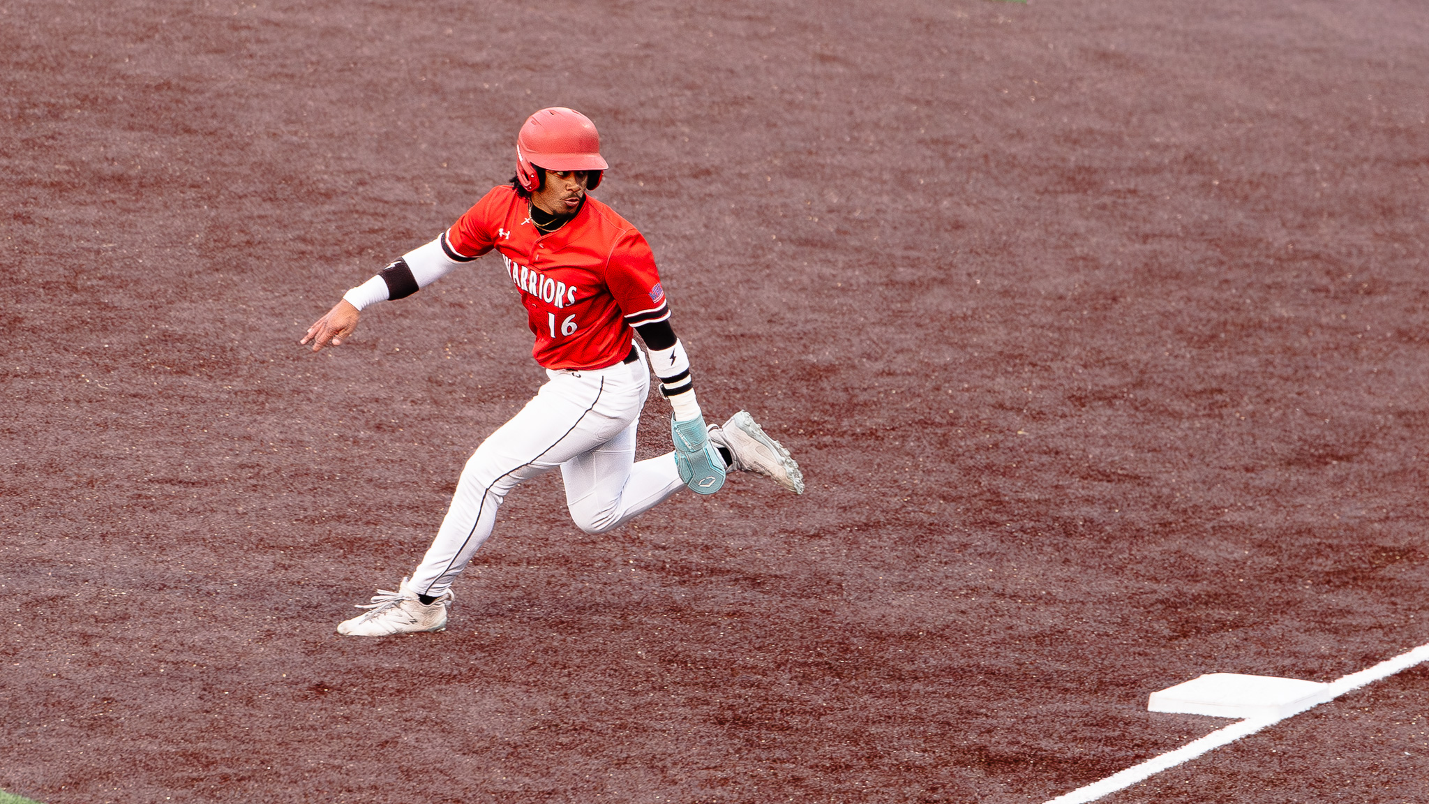 Baseball splits doubleheader with Michigan-Dearborn