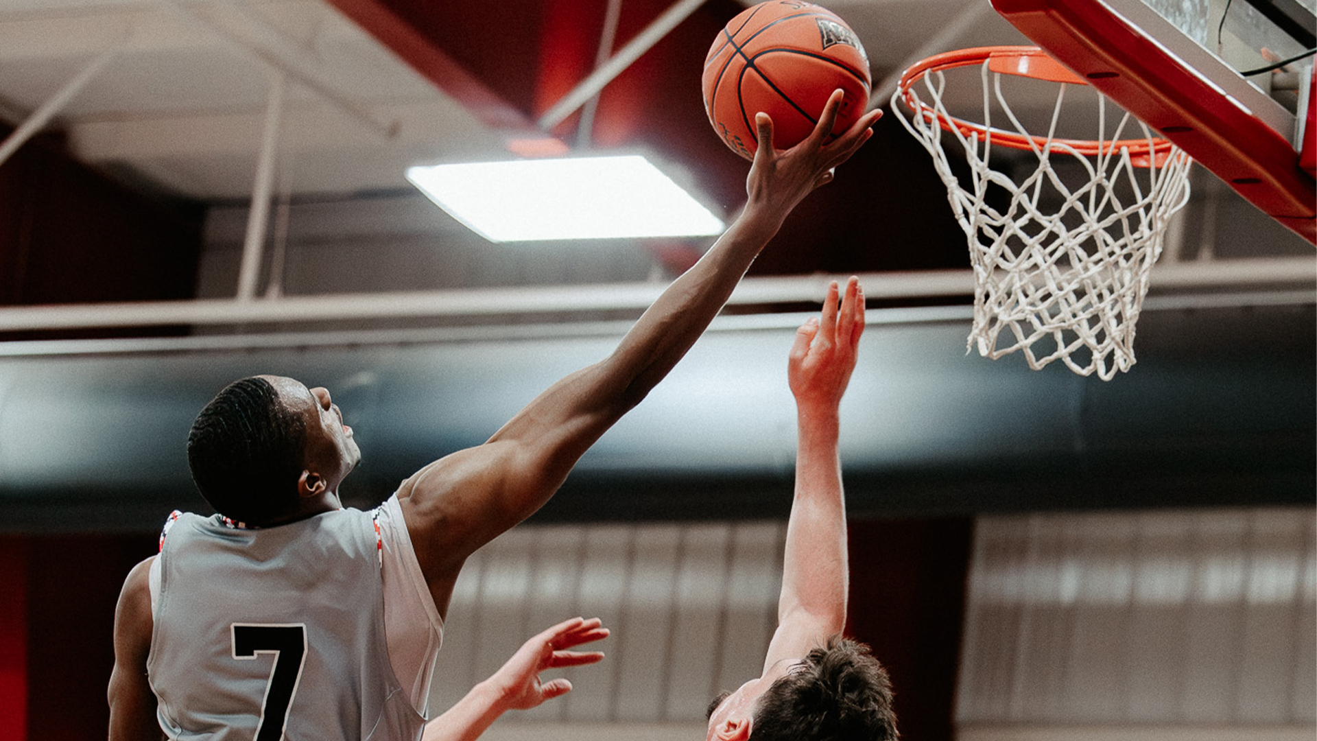 Men's Basketball falls by one point in back-and-forth WHAC Championship game