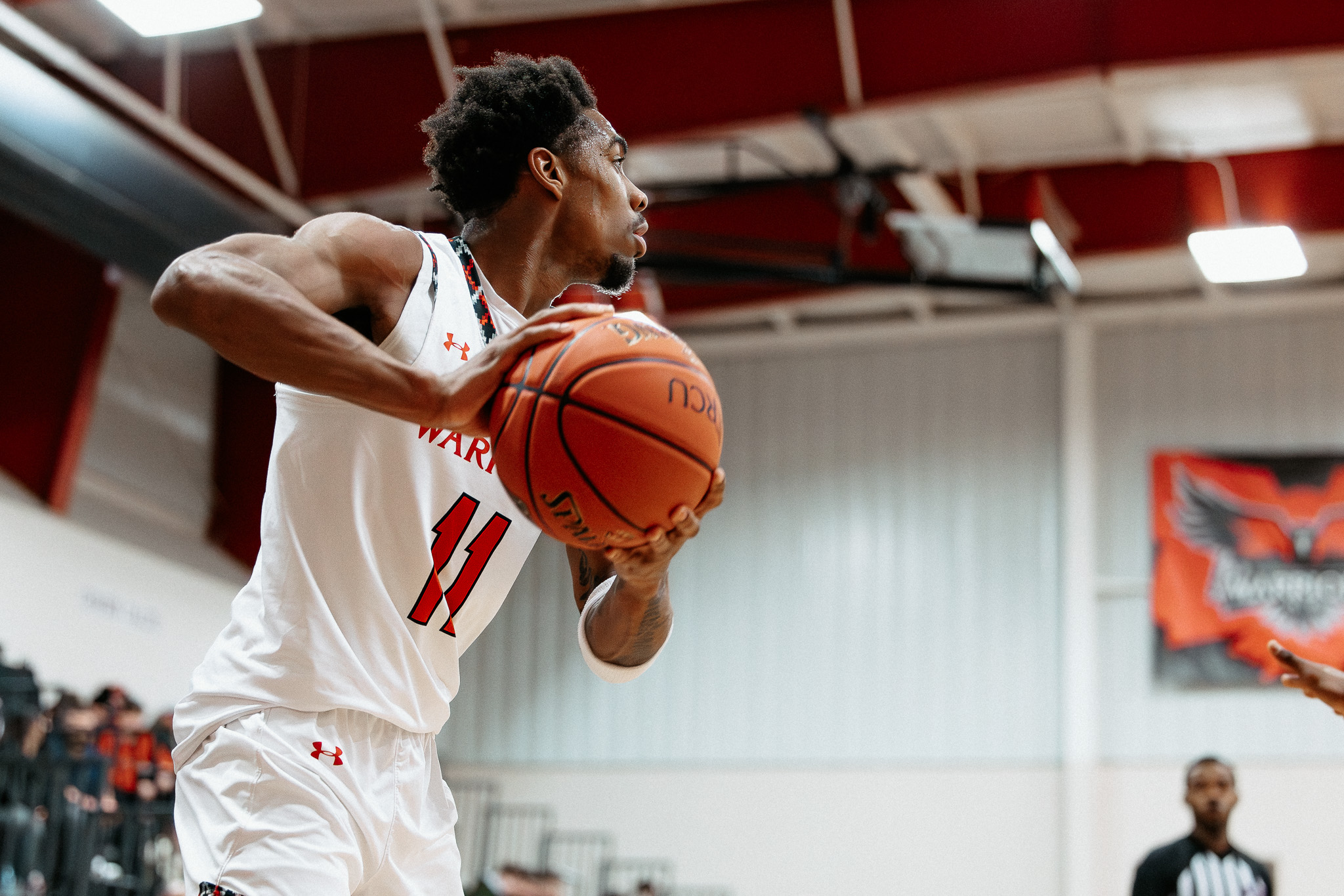 Men's Basketball's late rally falls short against Madonna