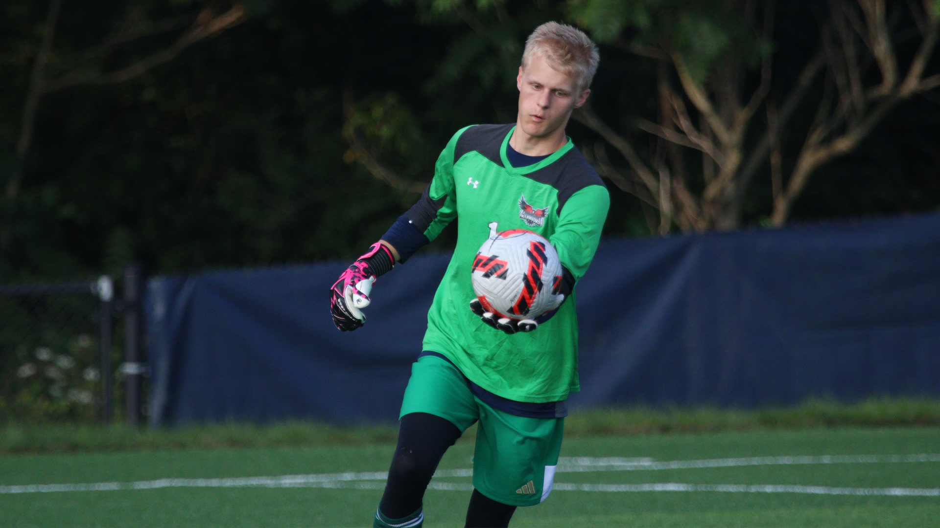 Men's Soccer picks up first win of the season, behind Tauzik's shutout