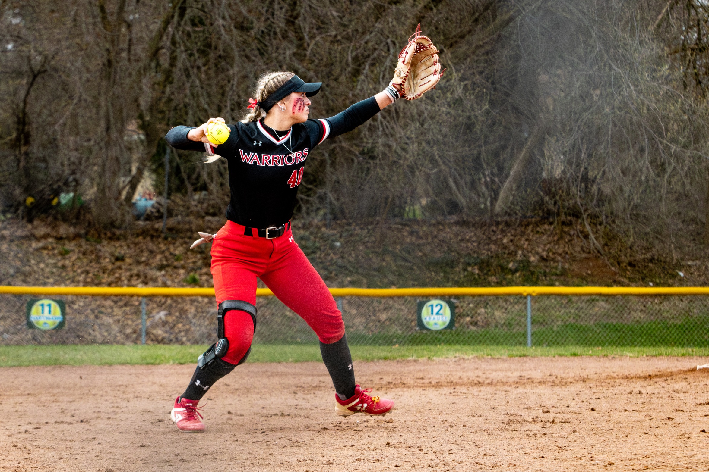 Softball splits day 1 of Spring Break trip