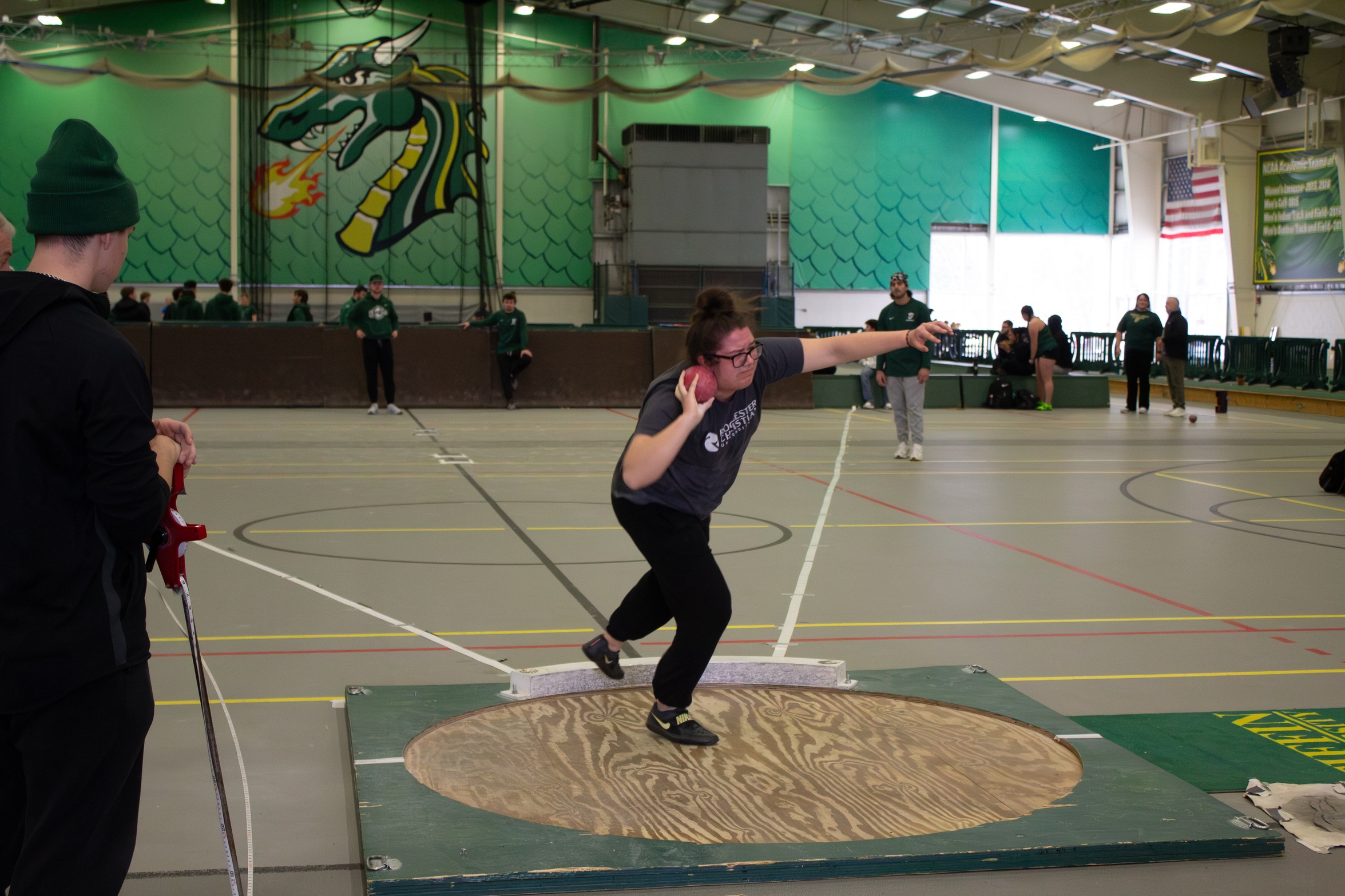 Women's Track &amp; Field closes out indoor regular season at the Mike Lints Alumni Meet