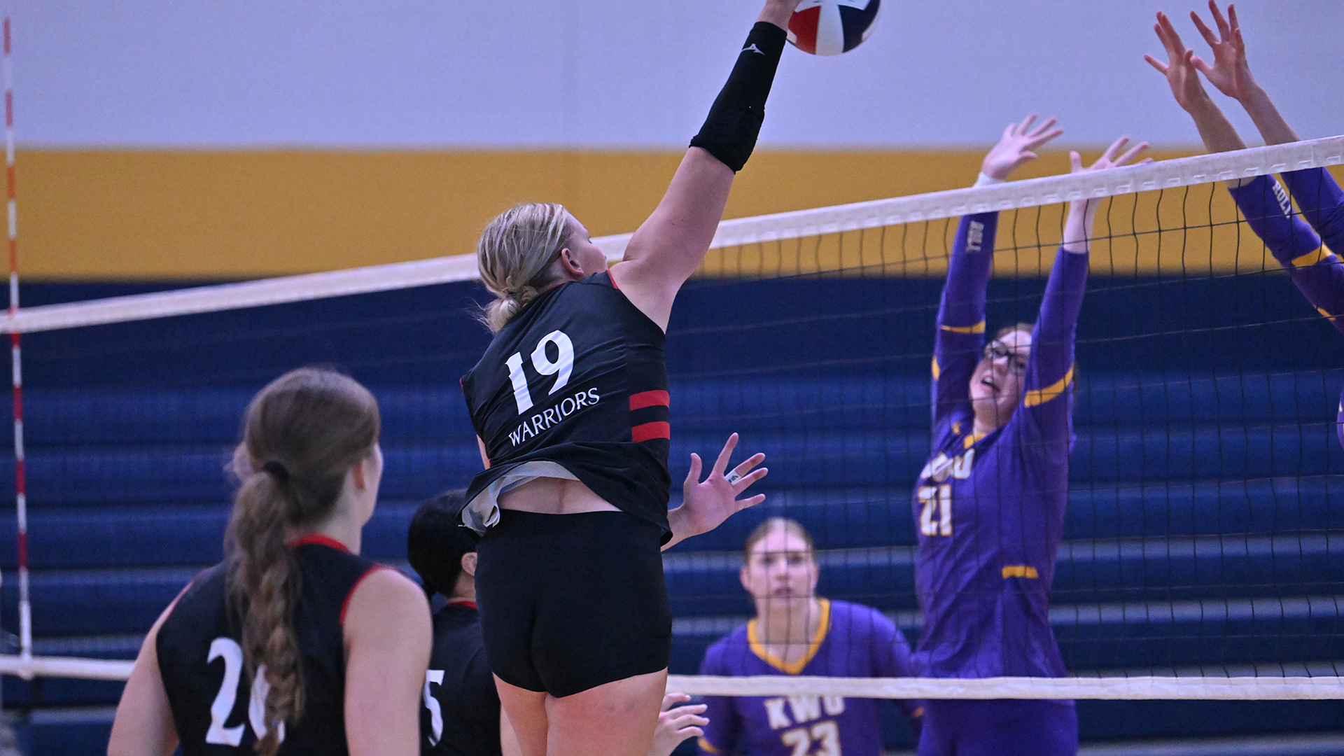 Volleyball drops WHAC match at Lawrence Tech